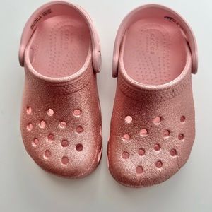 Size 8 rose pink shimmer crocs